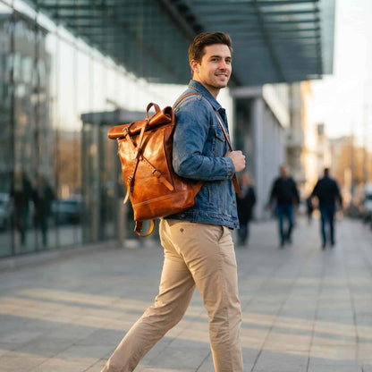 Handmoo Leder Rolltop Rucksack – Erweiterbarer Handgefertigter Backpack (15″ Laptop)